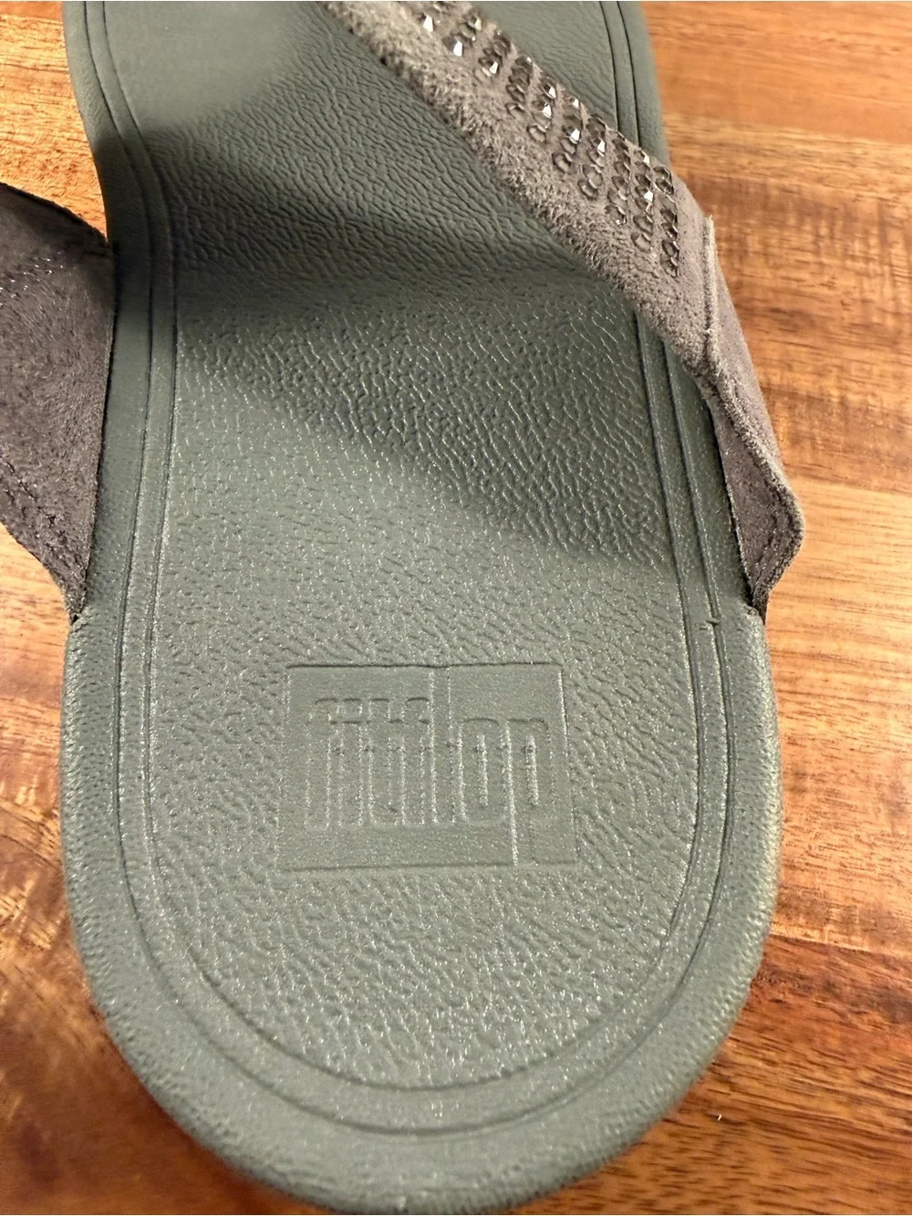 FitFlop Lulu Crystal Embelished Toe-Post Sandals, Grey Size 9 NWT